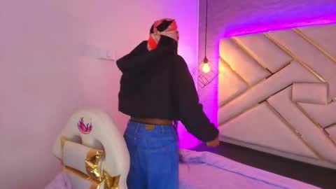   online show from 17, 11, 2025