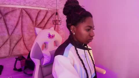   online show from 21, 11, 2025