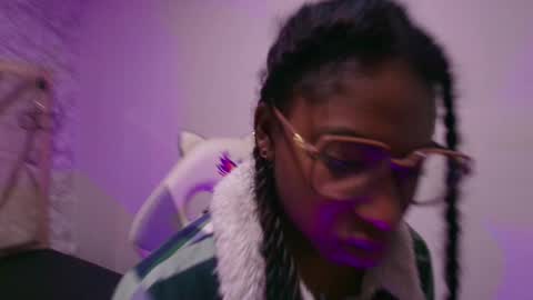   online show from 3, 12, 2025