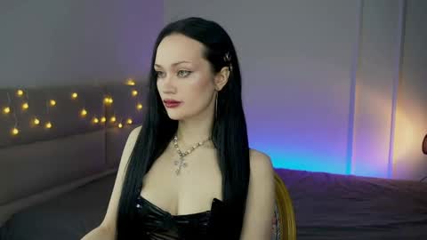 Snapshot of queenaliss chatting on 24, 5, 2026 Your world and the universe Aliss online show from 24, 5, 2026