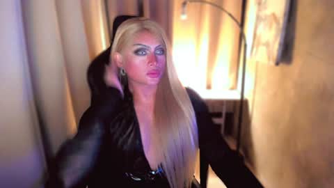 Snapshot of queenarthalia chatting on 10, 12, 2024 ARTHA online show from 10, 12, 2024