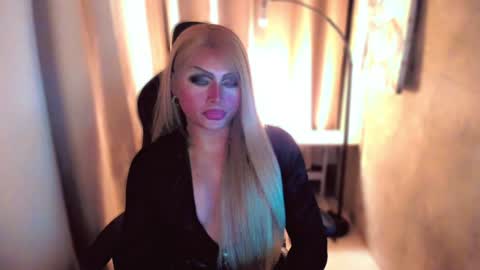 Snapshot of queenarthalia chatting on 15, 12, 2024 ARTHA online show from 15, 12, 2024