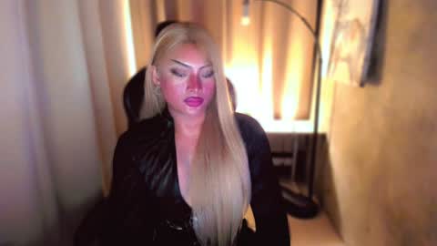 Snapshot of queenarthalia chatting on 17, 12, 2024 ARTHA online show from 17, 12, 2024