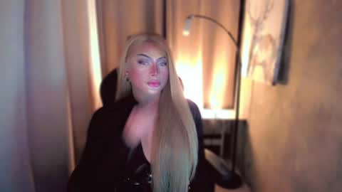 Snapshot of queenarthalia chatting on 23, 1, 2025 ARTHA online show from 23, 1, 2025