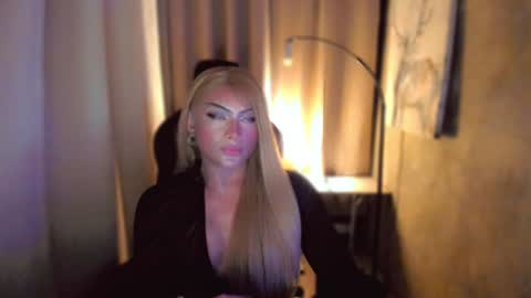 Snapshot of queenarthalia chatting on 26, 1, 2025 ARTHA online show from 26, 1, 2025