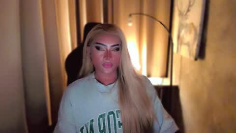 Snapshot of queenarthalia chatting on 21, 2, 2025 ARTHA online show from 21, 2, 2025