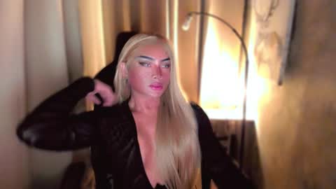 Snapshot of queenarthalia chatting on 28, 2, 2025 ARTHA online show from 28, 2, 2025