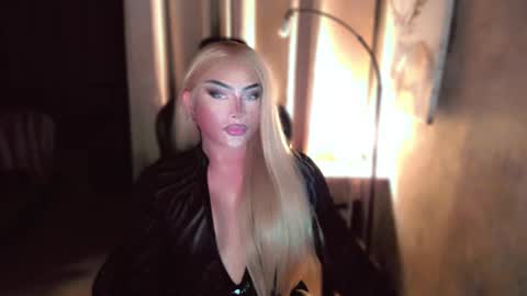 Snapshot of queenarthalia chatting on 1, 3, 2025 ARTHA online show from 1, 3, 2025