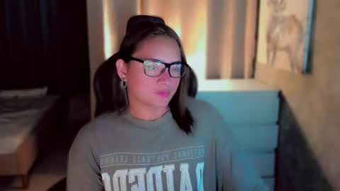 Snapshot of queenarthalia chatting on 17, 11, 2025 ARTHA online show from 17, 11, 2025