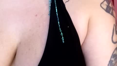 queenbea1369 online show from 21, 6, 2026