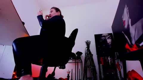 Misscatsnow online show from 15, 1, 2026