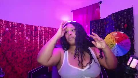 Snapshot of queencroze chatting on 7, 2, 2026 Queen Cherise Roze online show from 7, 2, 2026