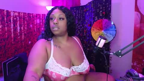 Snapshot of queencroze chatting on 11, 2, 2026 Queen Cherise Roze online show from 11, 2, 2026