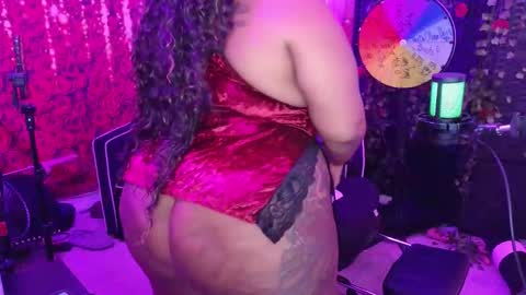 Snapshot of queencroze chatting on 11, 3, 2026 Queen Cherise Roze online show from 11, 3, 2026