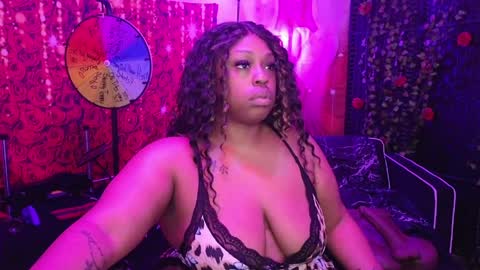 Snapshot of queencroze chatting on 2, 4, 2026 Queen Cherise Roze online show from 2, 4, 2026