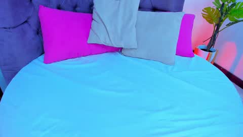 Queen online show from 1, 3, 2025