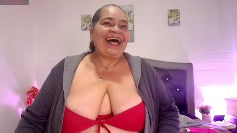 Snapshot of queenmature chatting on 9, 5, 2026 VickyBoobss online show from 9, 5, 2026