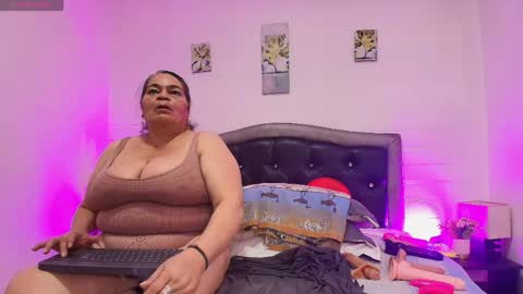 Snapshot of queenmature chatting on 2, 6, 2026 VickyBoobss online show from 2, 6, 2026