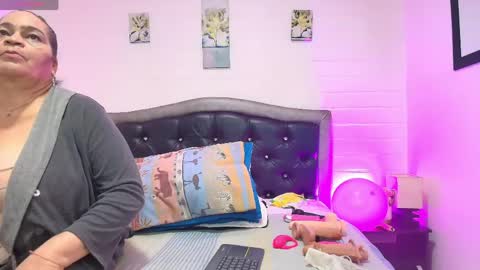 Snapshot of queenmature chatting on 8, 6, 2026 VickyBoobss online show from 8, 6, 2026