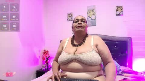 Snapshot of queenmature chatting on 9, 6, 2026 VickyBoobss online show from 9, 6, 2026