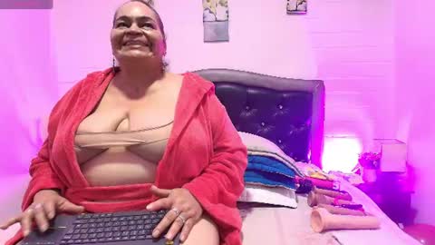 Snapshot of queenmature chatting on 10, 6, 2026 VickyBoobss online show from 10, 6, 2026