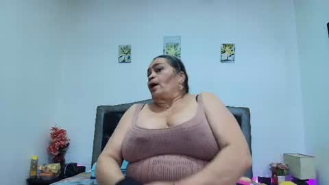 Snapshot of queenmature chatting on 15, 6, 2026 VickyBoobss online show from 15, 6, 2026