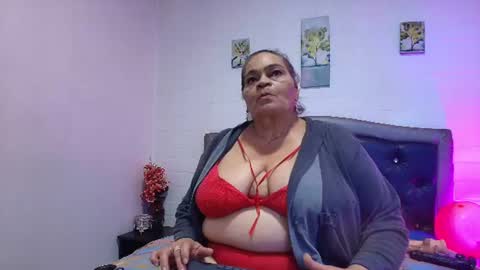 Snapshot of queenmature chatting on 16, 6, 2026 VickyBoobss online show from 16, 6, 2026