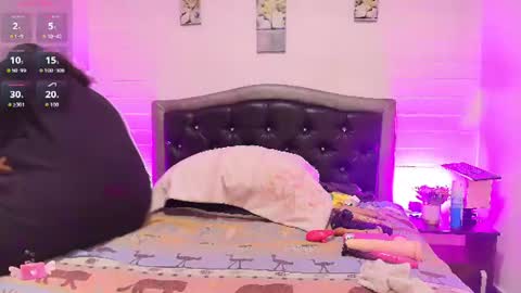 Snapshot of queenmature chatting on 22, 6, 2026 VickyBoobss online show from 22, 6, 2026