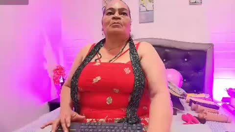 Snapshot of queenmature chatting on 30, 6, 2026 VickyBoobss online show from 30, 6, 2026