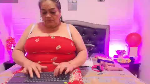 Snapshot of queenmature chatting on 1, 7, 2026 VickyBoobss online show from 1, 7, 2026