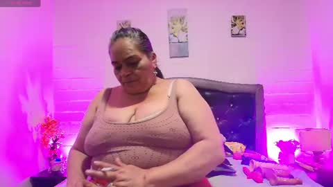 Snapshot of queenmature chatting on 6, 7, 2026 VickyBoobss online show from 6, 7, 2026