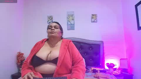 Snapshot of queenmature chatting on 15, 7, 2026 VickyBoobss online show from 15, 7, 2026