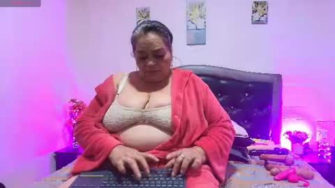 Snapshot of queenmature chatting on 18, 7, 2026 VickyBoobss online show from 18, 7, 2026