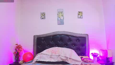 Snapshot of queenmature chatting on 19, 7, 2026 VickyBoobss online show from 19, 7, 2026