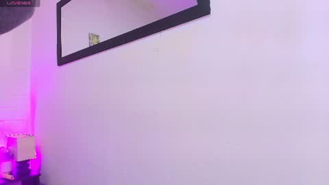 Snapshot of queenmature chatting on 26, 7, 2026 VickyBoobss online show from 26, 7, 2026