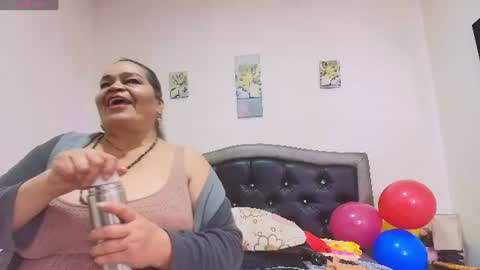 Snapshot of queenmature chatting on 28, 7, 2026 VickyBoobss online show from 28, 7, 2026