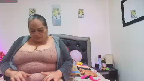 Snapshot of queenmature chatting on 29, 7, 2026 VickyBoobss online show from 29, 7, 2026