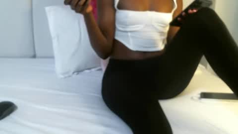queenninaa online show from 19, 7, 2026