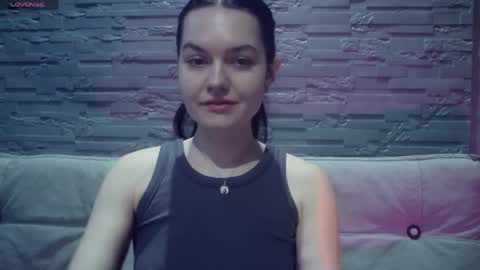 QueenOfModels online show from 1, 4, 2026