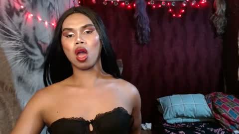 Snapshot of queenpinayebony_xx chatting on 3, 7, 2026 queenpinayebony_xx online show from 3, 7, 2026