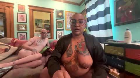 Snapshot of queensquirtntwerk chatting on 18, 3, 2026 Queen Hilarity online show from 18, 3, 2026