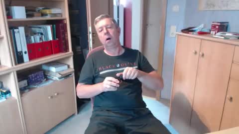 Snapshot of quiller_de chatting on 10, 11, 2025 quiller_de online show from 10, 11, 2025