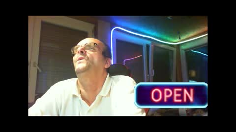 Snapshot of r_2d2_ chatting on 18, 12, 2024 dj mike online show from 18, 12, 2024