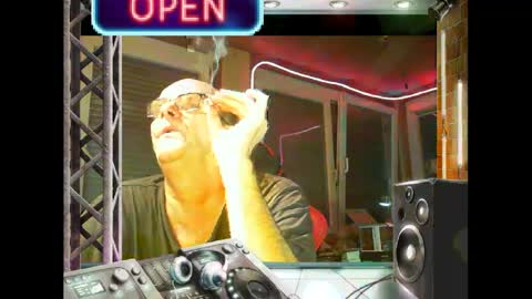 Snapshot of r_2d2_ chatting on 13, 1, 2025 dj mike online show from 13, 1, 2025