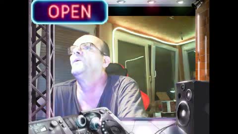 Snapshot of r_2d2_ chatting on 18, 1, 2025 dj mike online show from 18, 1, 2025