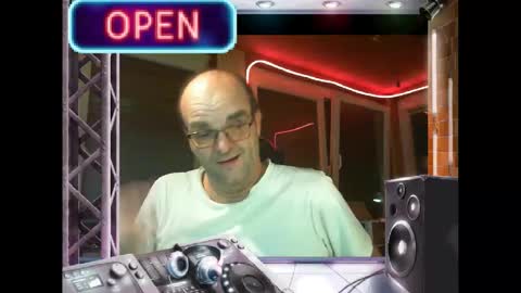 Snapshot of r_2d2_ chatting on 23, 1, 2025 dj mike online show from 23, 1, 2025