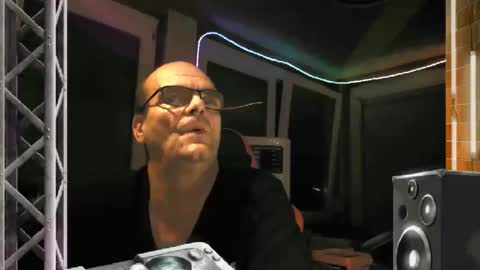 Snapshot of r_2d2_ chatting on 13, 10, 2025 dj mike online show from 13, 10, 2025