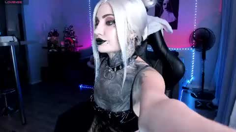 Snapshot of rachelqueen_ chatting on 5, 7, 2026 Miko Pleasee help me get 100 likes online show from 5, 7, 2026