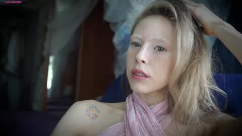 Snapshot of radiant_ada chatting on 19, 5, 2026 ada online show from 19, 5, 2026