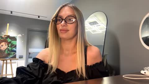 Snapshot of raeannschemmer chatting on 3, 2, 2026 Mila online show from 3, 2, 2026